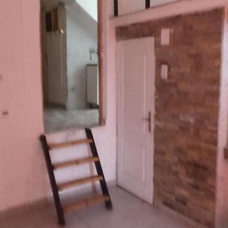 Small Apartment Private Bathroom Strong Wi-Fi Belgrado Esterno foto