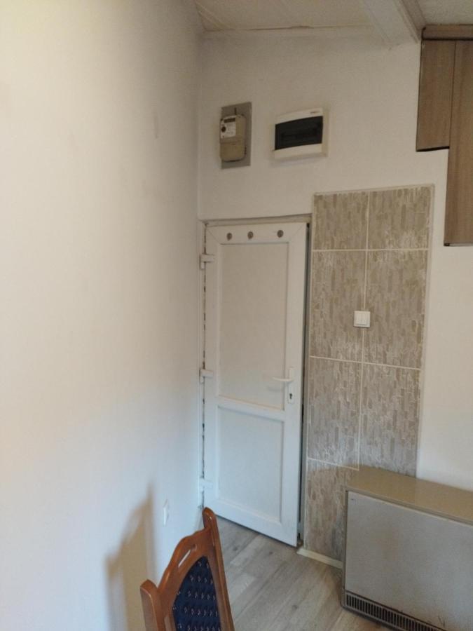 Small Apartment Private Bathroom Strong Wi-Fi Belgrado Esterno foto