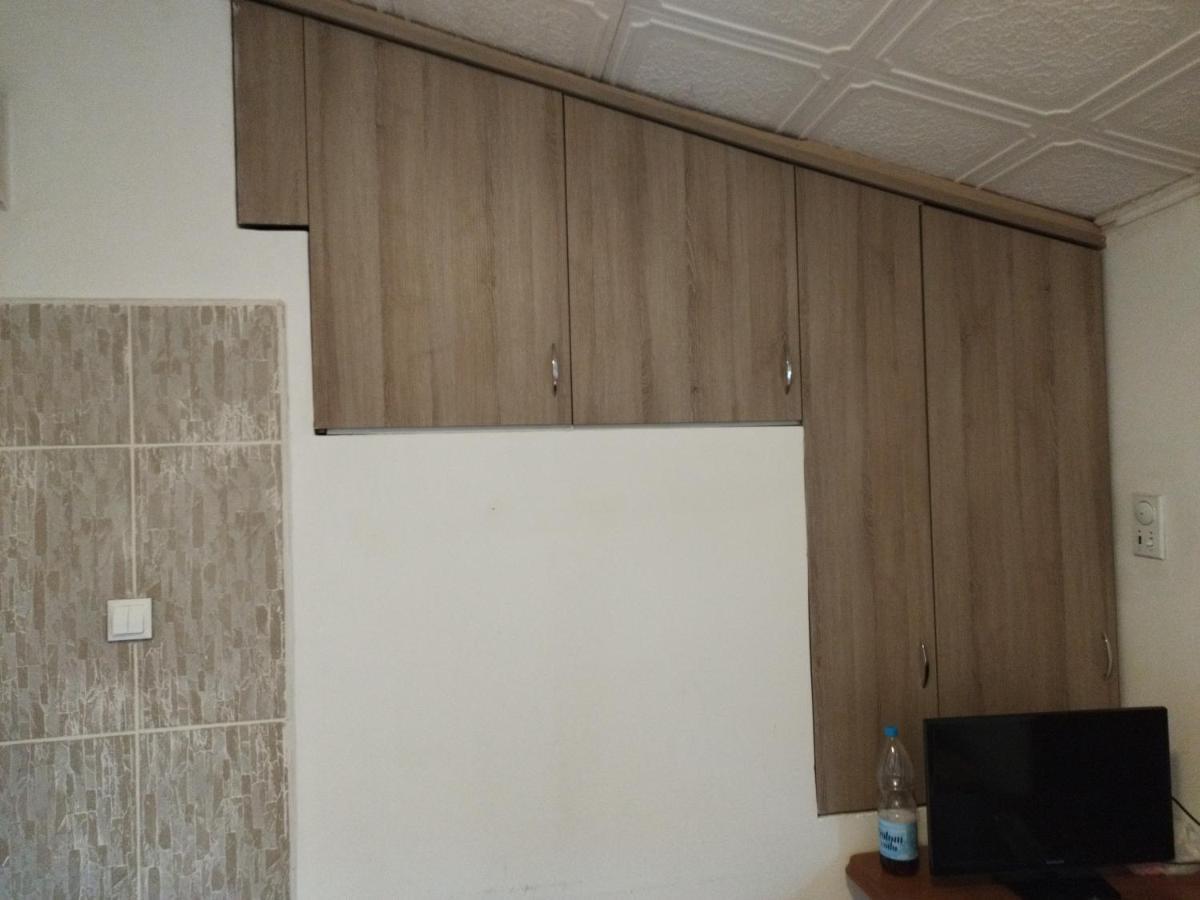 Small Apartment Private Bathroom Strong Wi-Fi Belgrado Esterno foto