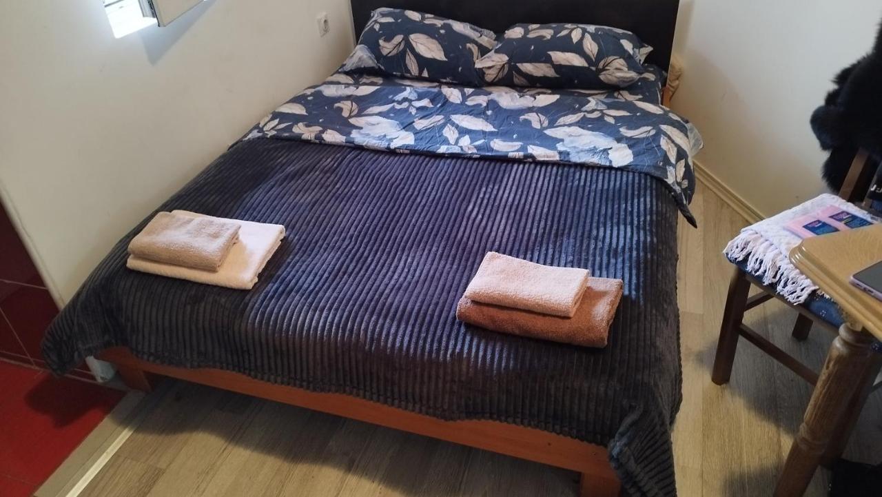 Small Apartment Private Bathroom Strong Wi-Fi Belgrado Esterno foto