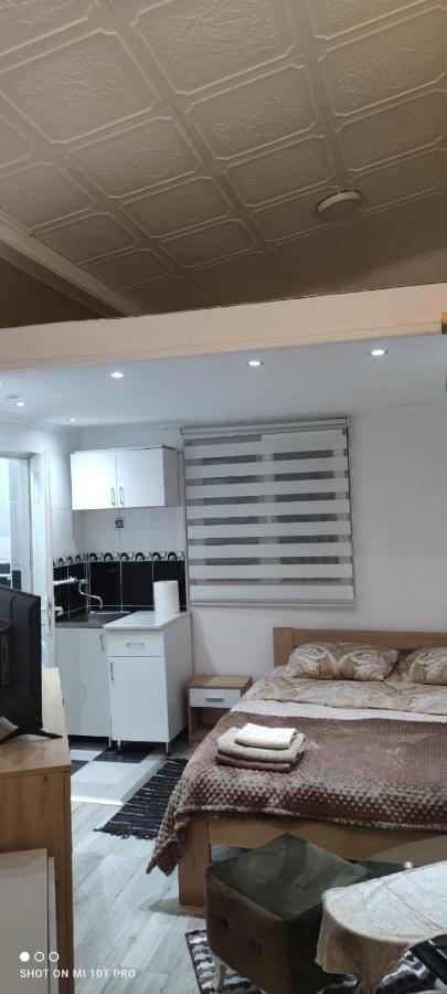 Small Apartment Private Bathroom Strong Wi-Fi Belgrado Esterno foto
